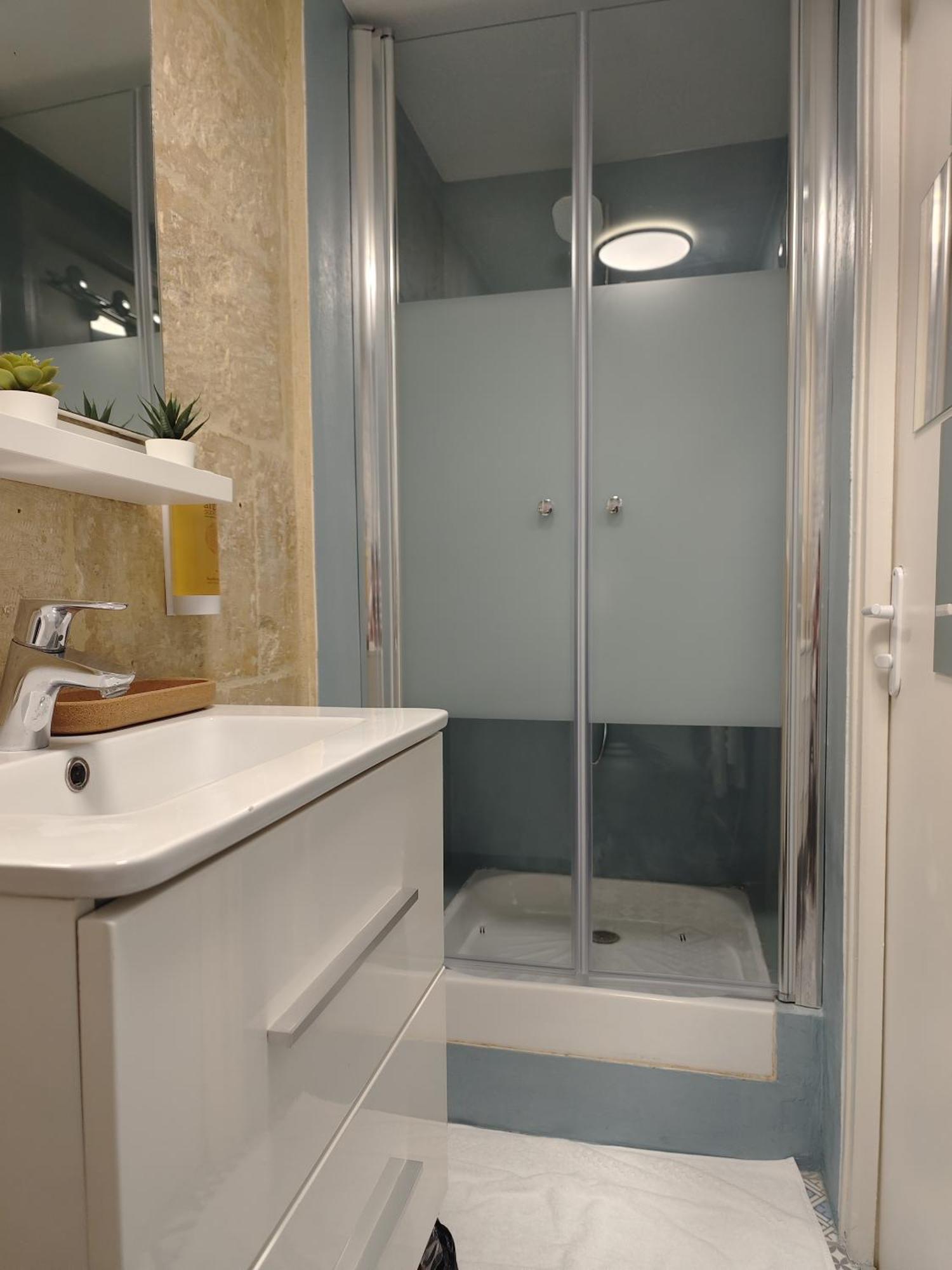 Studio Lumineux Et Fleuri Idealement Situe Apartment Caen Ngoại thất bức ảnh