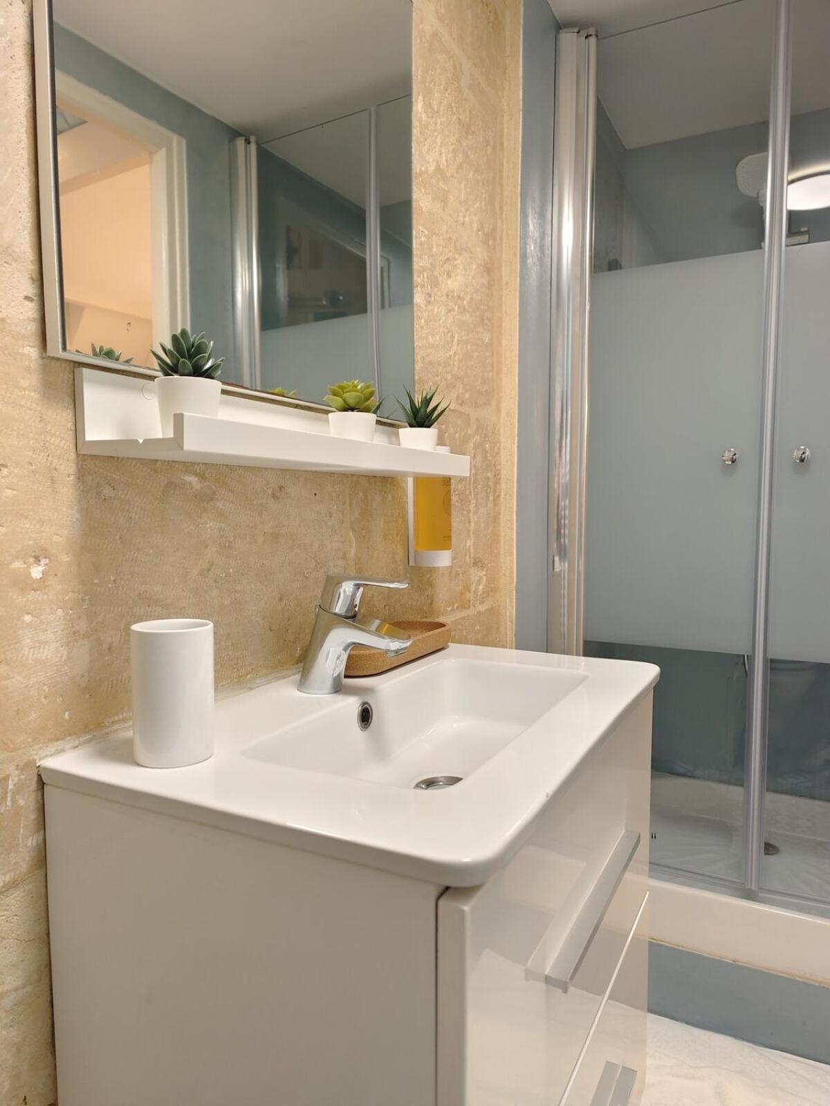 Studio Lumineux Et Fleuri Idealement Situe Apartment Caen Ngoại thất bức ảnh
