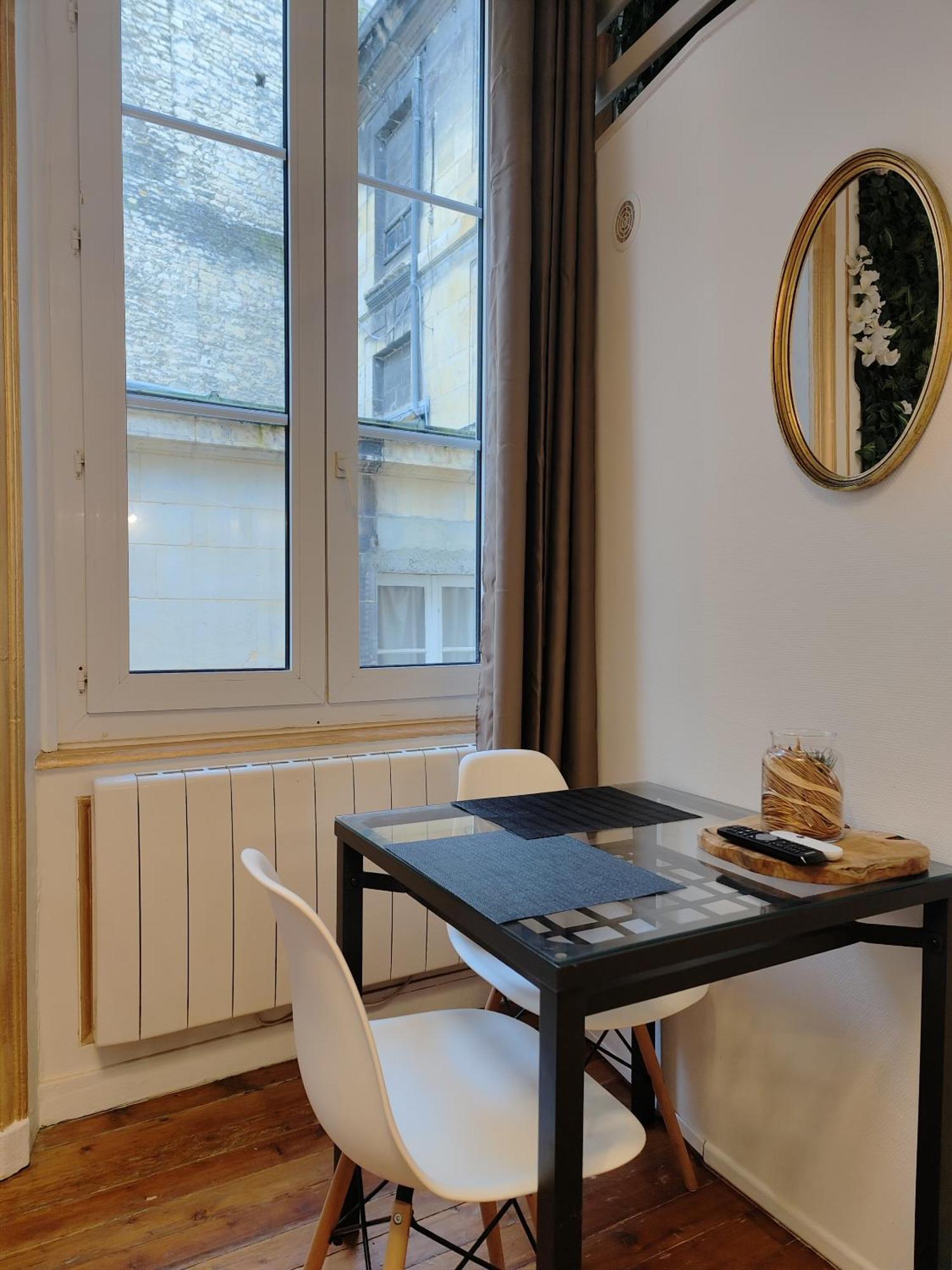 Studio Lumineux Et Fleuri Idealement Situe Apartment Caen Ngoại thất bức ảnh